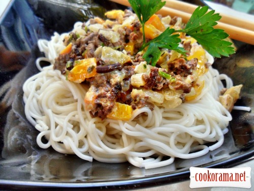 Somen noodles with a liver in a creamy sauce