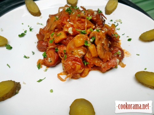 Sauerkraut stewed with vegetables, mushrooms, smoked sausage