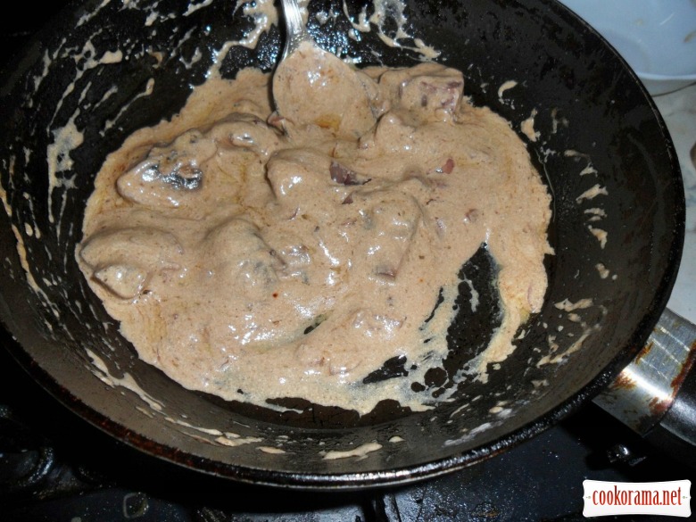 Steak from pork loin on the bone and cream sauce with demi glas.