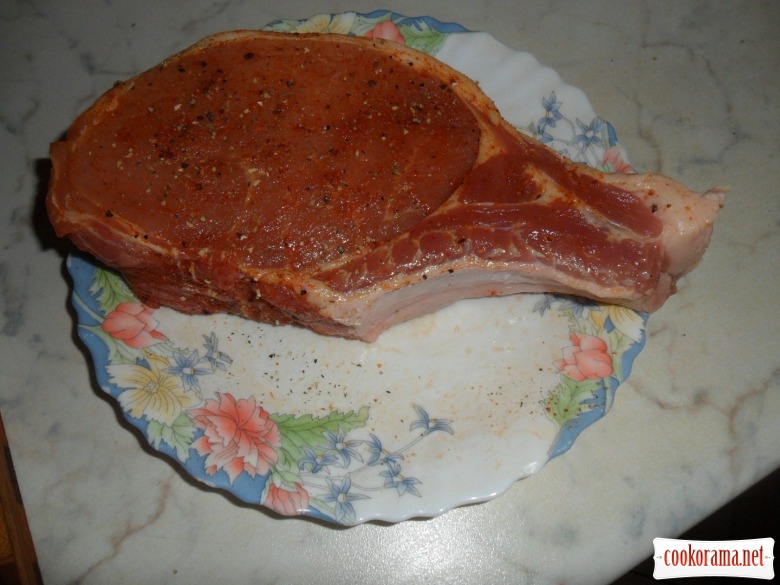 Steak from pork loin on the bone and cream sauce with demi glas.