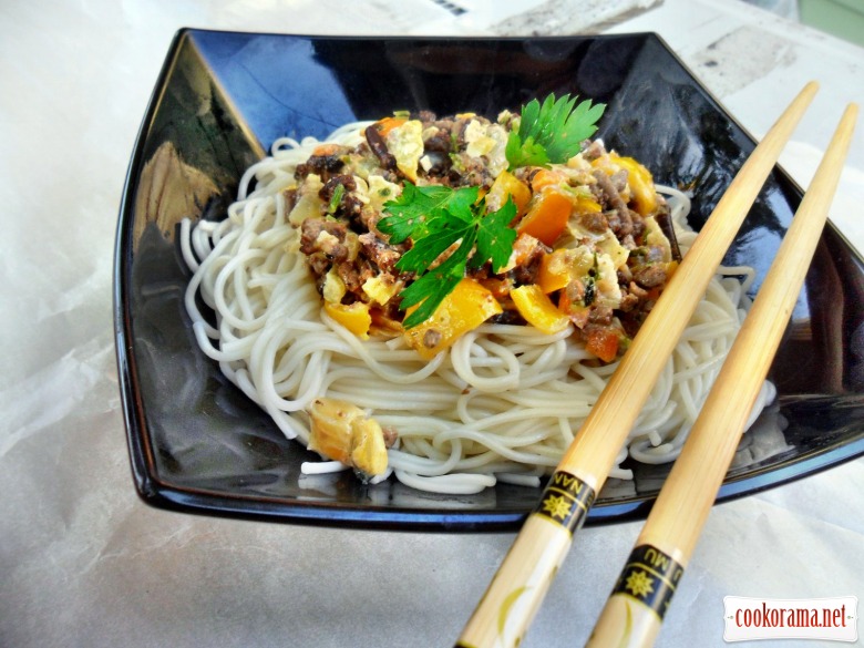 Somen noodles with a liver in a creamy sauce