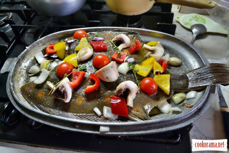 Камбала запеченная с овощами, с маслом тыквенных семян