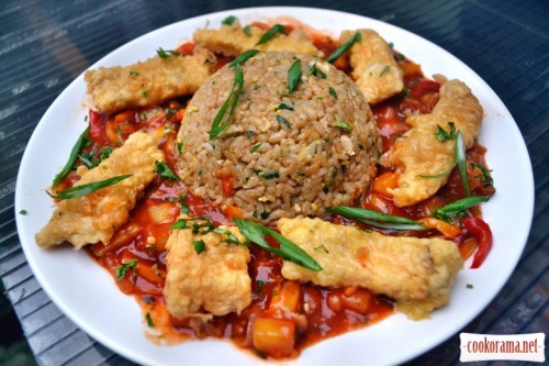 Flatfish in batter, in sweet'n'sour sauce with spicy rice