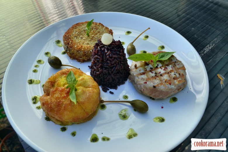 Tuna grilled with scrambled eggs and fried tofu coated in sesame seeds and nuts