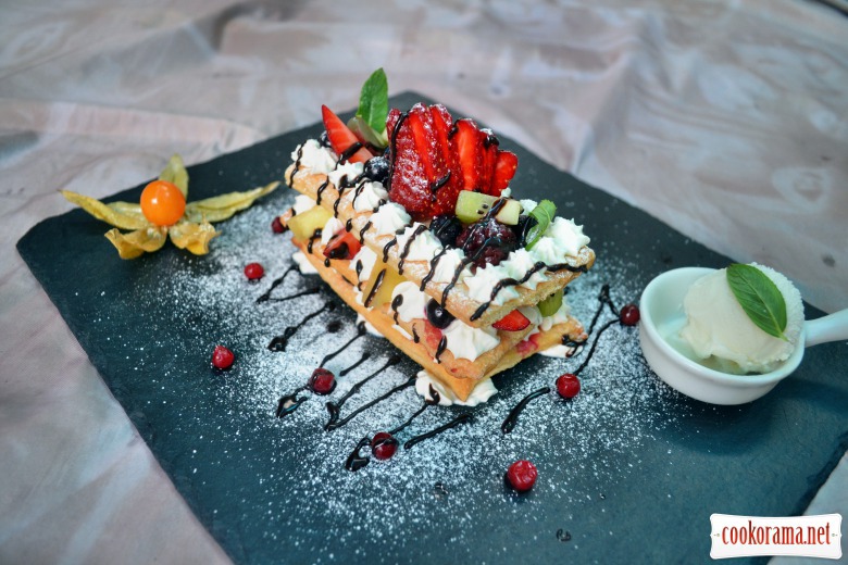 Millefeuille with berries and fruit, with mixed cream and mascarpone