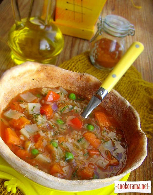 Vegetable soup in a bread bowl