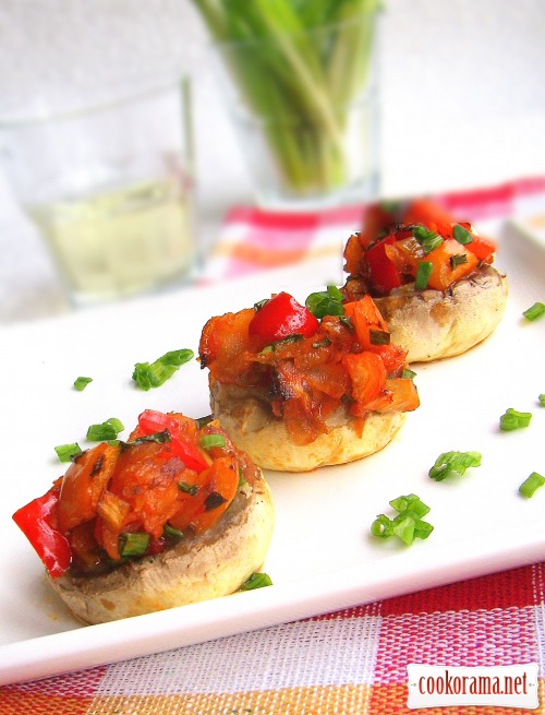 Stuffed champignons and potato rosettes