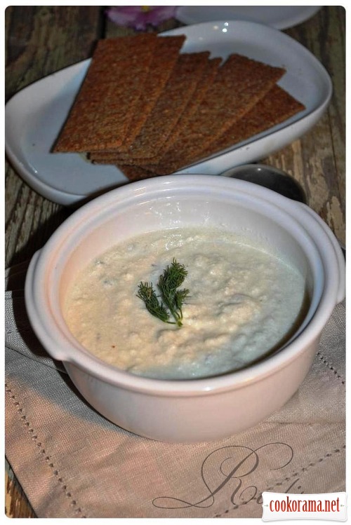 Крем-суп из цветной капусты с голубым сыром