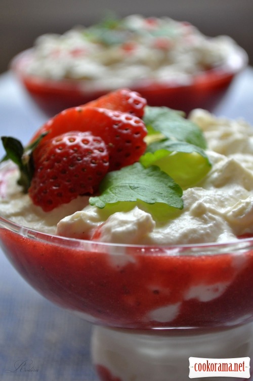 Strawberry-ricotta dessert