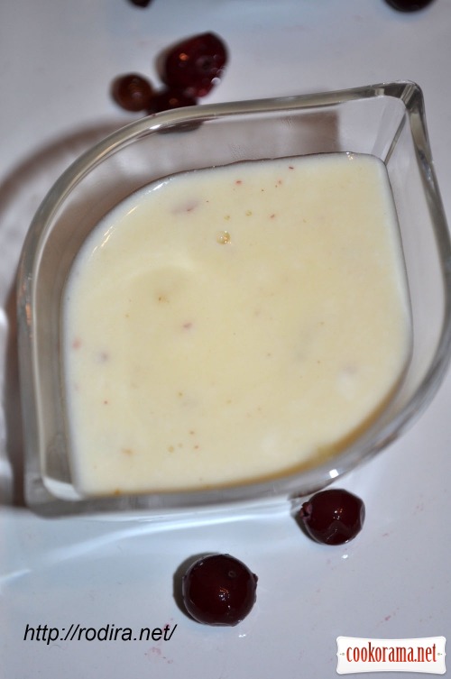 Сливочно-шоколадный крем с перцем и ягодным соусом