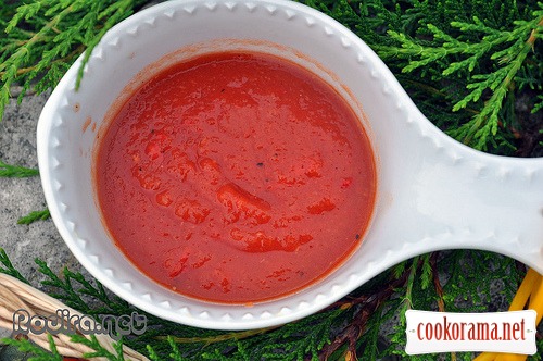 Tomato sauce. Almost ketchup