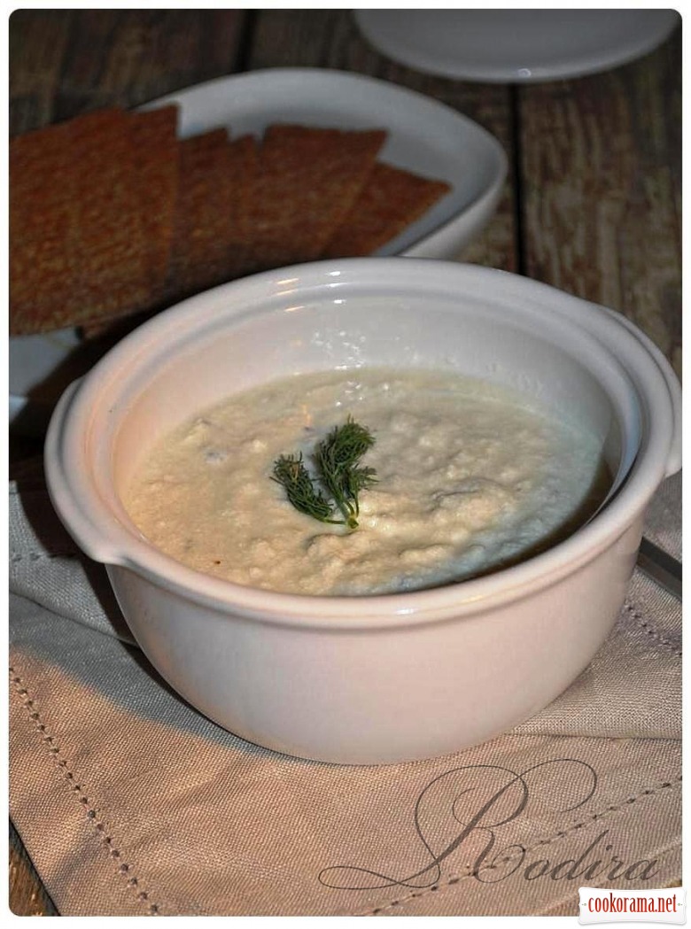 Крем-суп з цвітної капусти з блакитним сиром