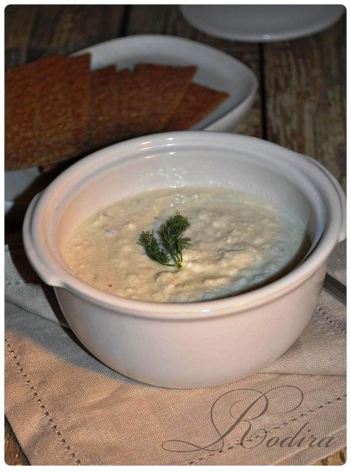 Крем-суп з цвітної капусти з блакитним сиром