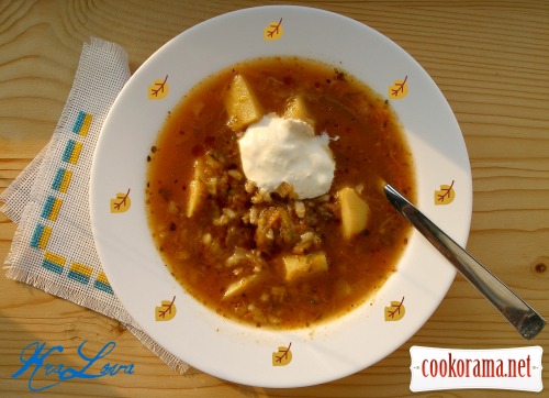 Pickle soup with three cereals