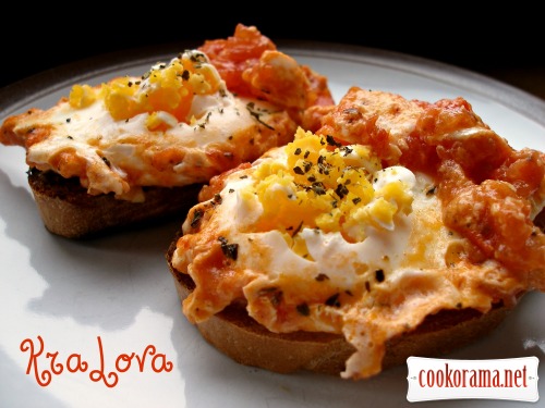 Scrambled eggs with tomatoes - Uova Al Pomodoro