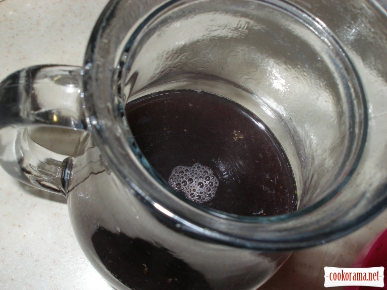 Blackberry-mint iced tea
