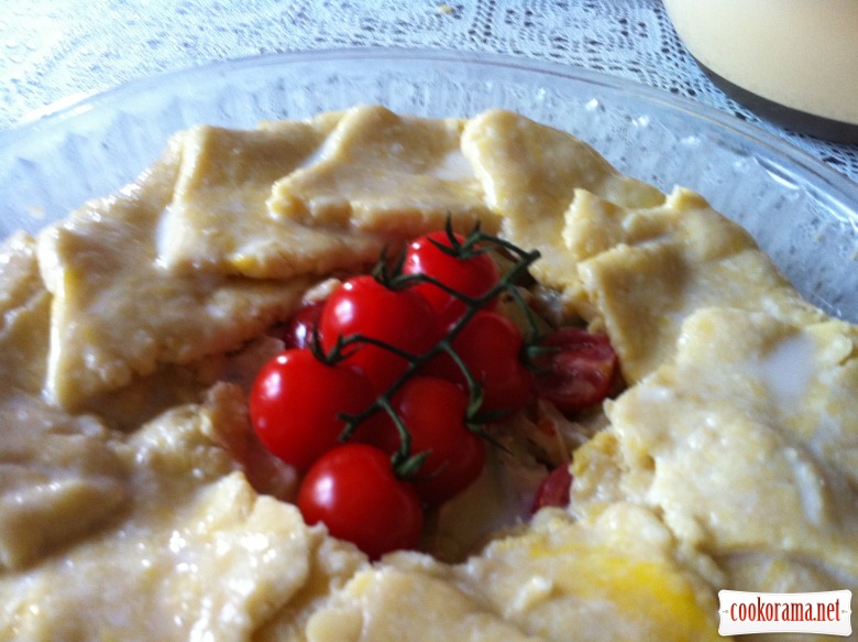 Cheese cake with courgettes and cherry tomatoes