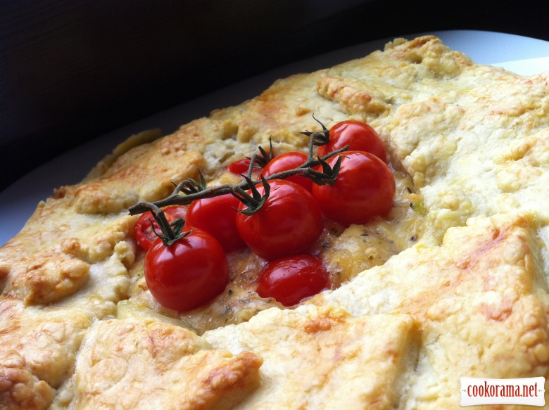 Cheese cake with courgettes and cherry tomatoes