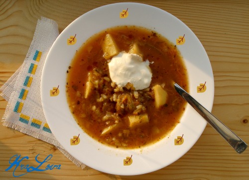 Pickle soup with three cereals