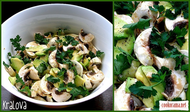 Салат с авокадо и грибами