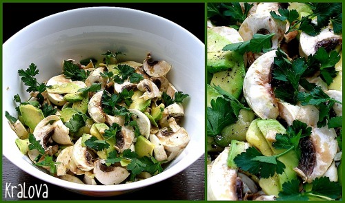 Салат з авокадо та грибами