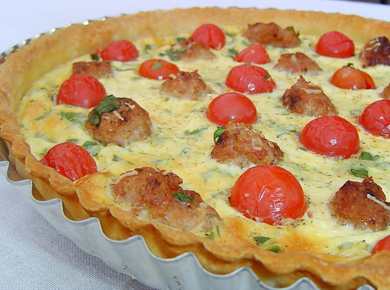 Quiche with cherry tomatoes and meat balls