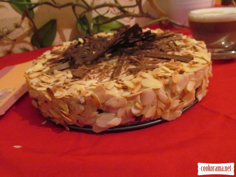 Миндальный торт с кофейным кремом и шоколадом -Tarta de almendras con crema de café y chocolate