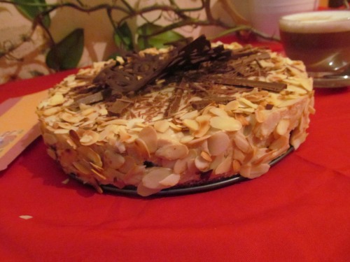 Миндальный торт с кофейным кремом и шоколадом -Tarta de almendras con crema de café y chocolate