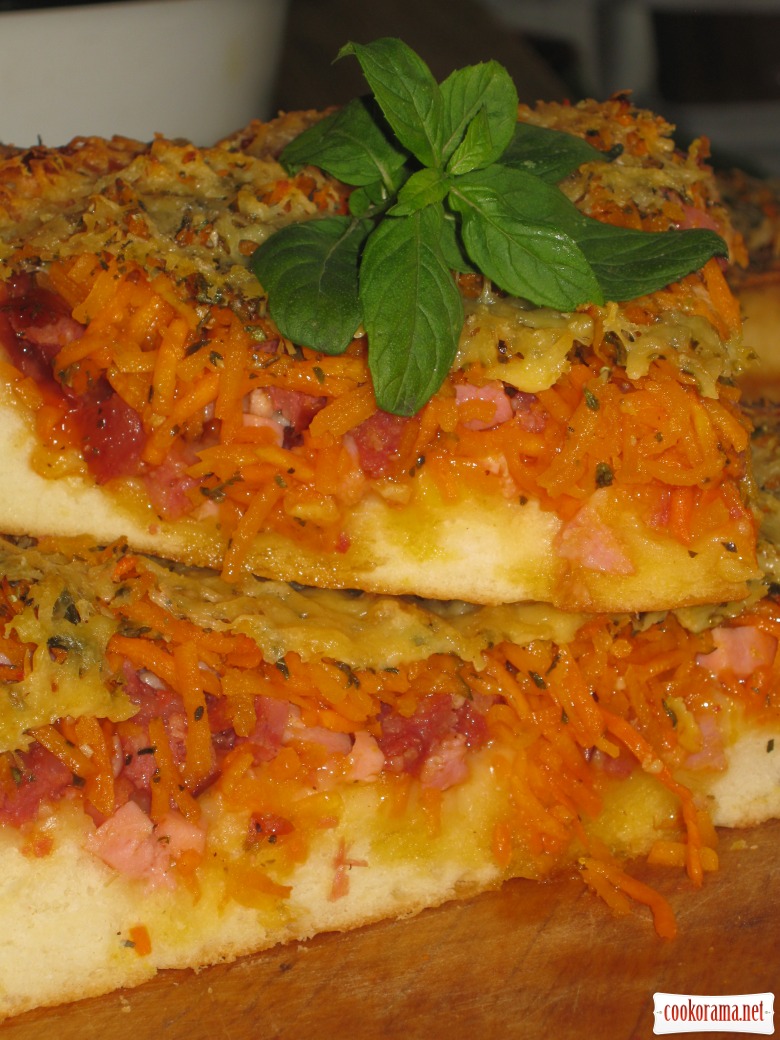 Pizza with carrots in Korean style and ham