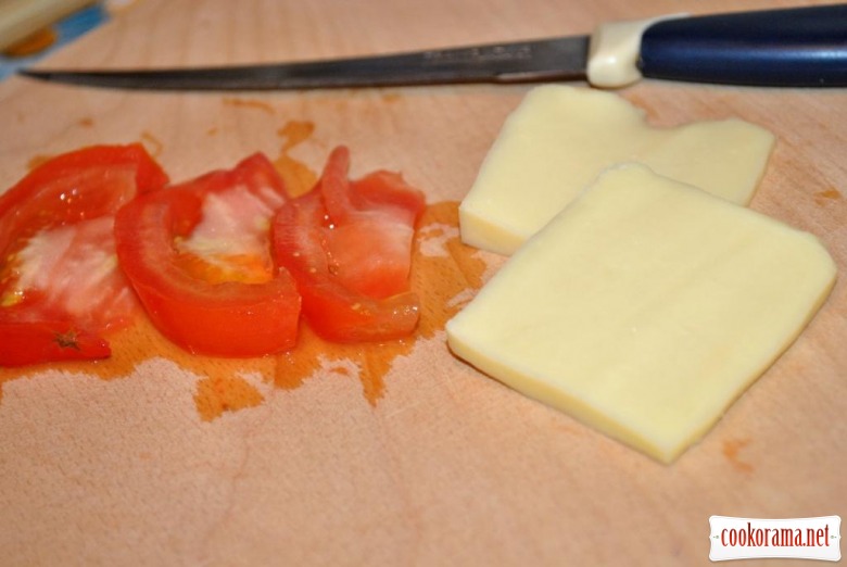 Chicken envelopes with cheese and tomatoes