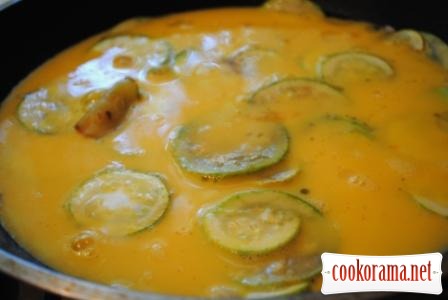 Omelette with courgettes and garlic