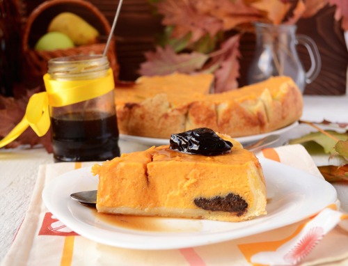 Гарбузовий пиріг з чорносливом в коньяку