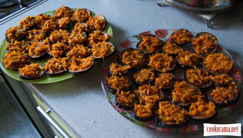 Spicy eggplants with carrots