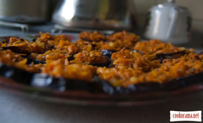 Spicy eggplants with carrots