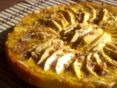 Яблучний пиріг з медом і лимоном
