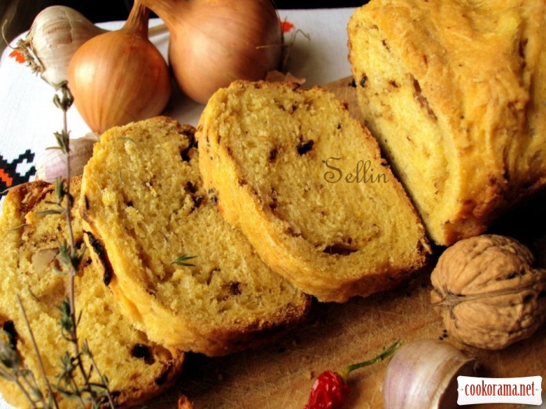 Pumpkin bread with onions and nuts