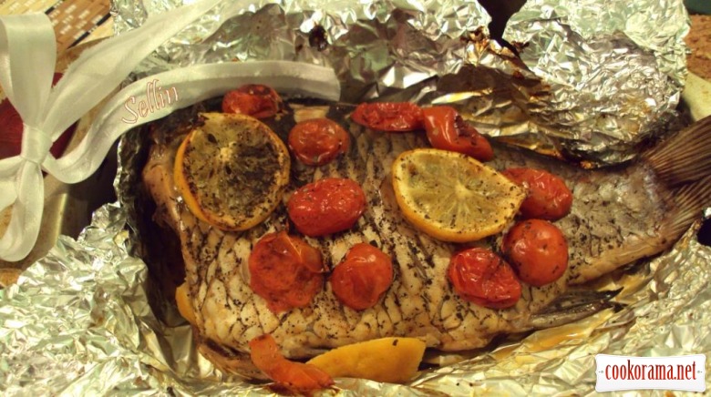 Запечена риба з помідорами