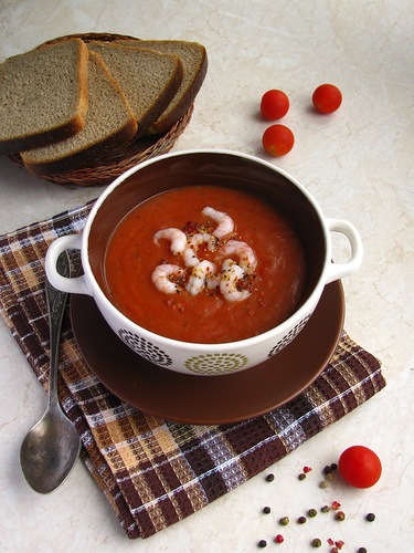 Томатний суп з креветками