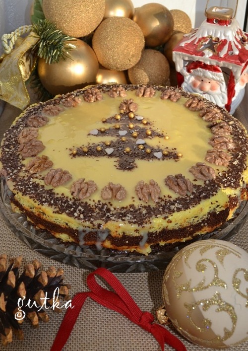 Рождественский торт с творожным кремом и сливовым вареньем