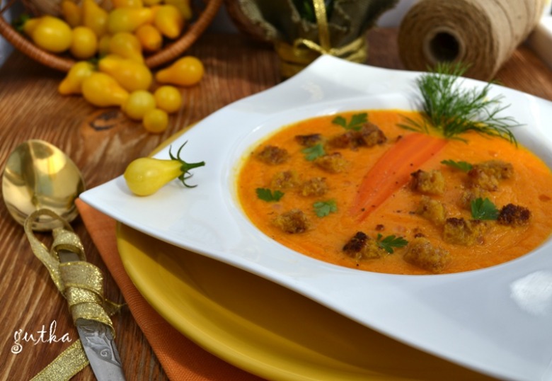 Крем-суп з моркви з житніми грінками