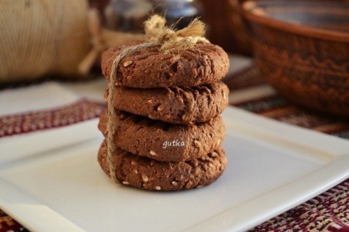 Chocolate cookies with sesame seeds