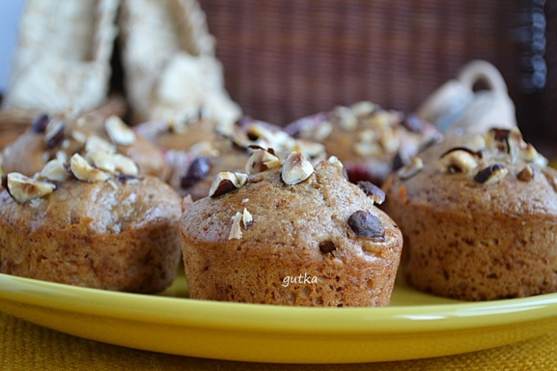 Lean muffins with dried apricots