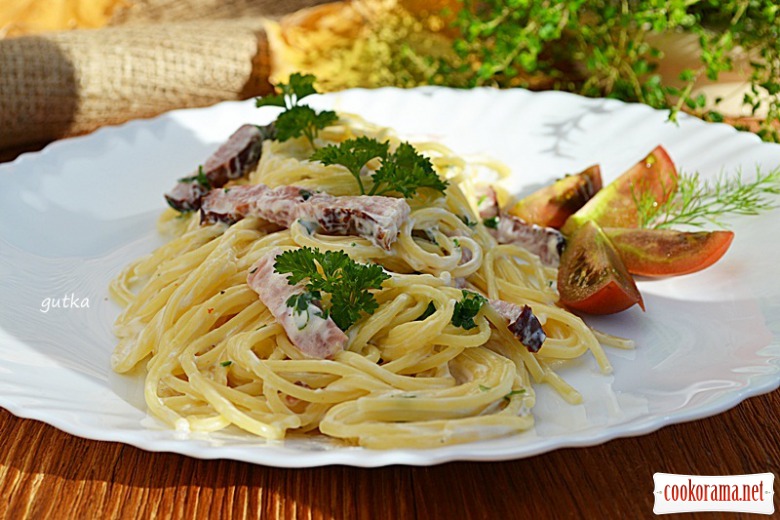 Spaghetti a la Carbonara with melted cheese