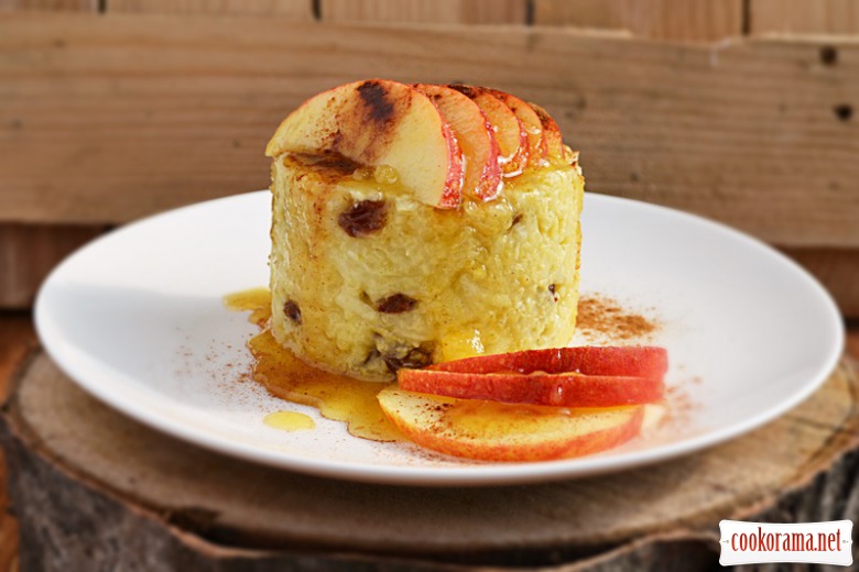 Millet porridge with apples and raisins