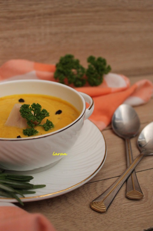 Гарбузовий крем-суп з барбарисом