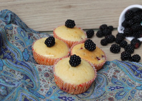 Muffins with blackberries
