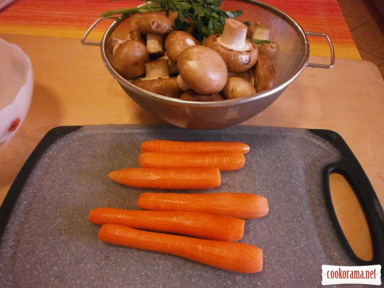 Піджарка з грибів та моркви у картопляному соусі