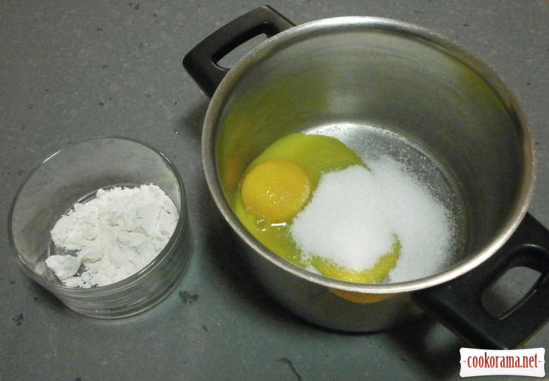 яйця цукор борошно
