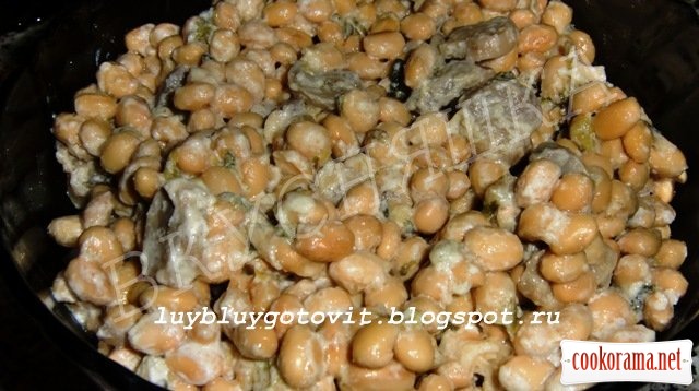 Соевые бобы в сливках с грибами