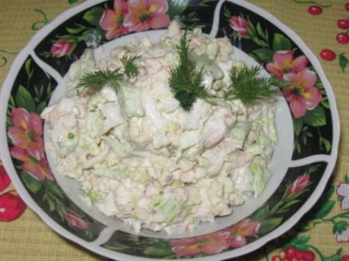 Салат з пекінської капусти та тунцем